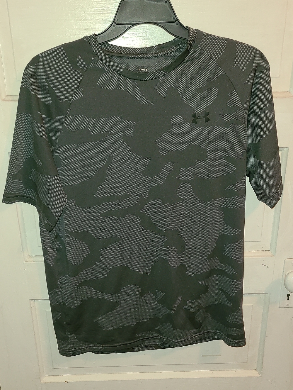 Under Armour Men’s Dark Gray & Black Camouflage Short Sleeve Performance Tee